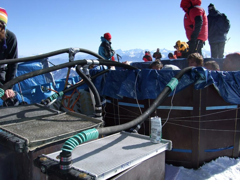 Illustration for article titled Mont Blanc Jacuzzi Party at 15,711 Feet Was Low on Oxygen, High on Booze